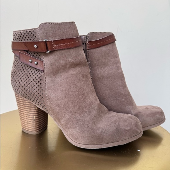MADDEN GIRL DOTTIE TAN ANKLE BOOTIES - Picture 3 of 6